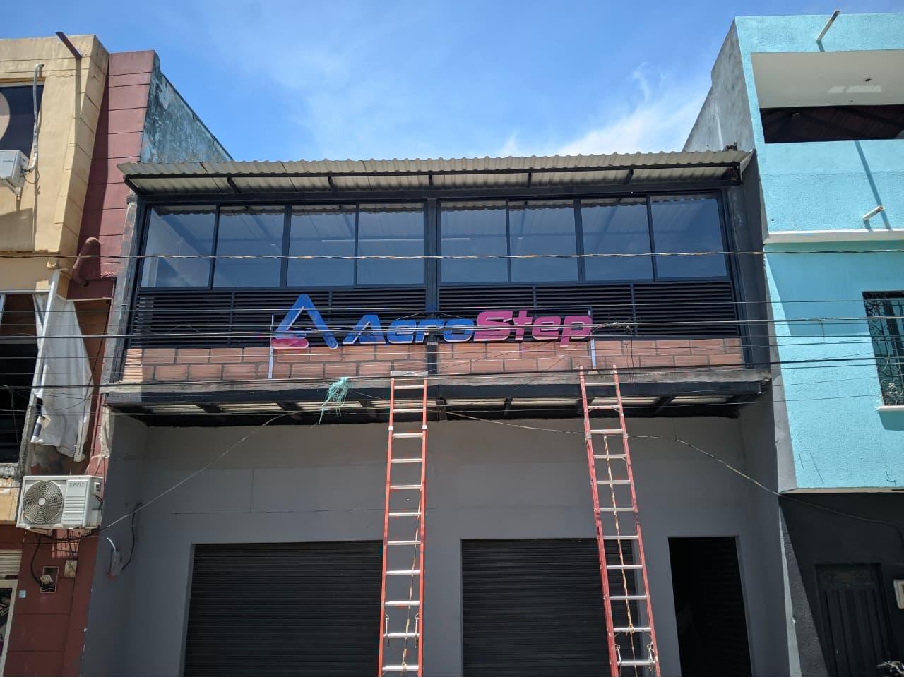 Letras corpóreas para fachada – AeroStep